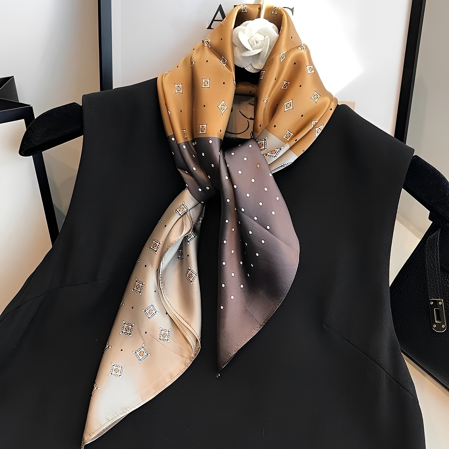 Sciarpa quadrata a pois con di - Ascot Neck Scarf recensione e prezzo